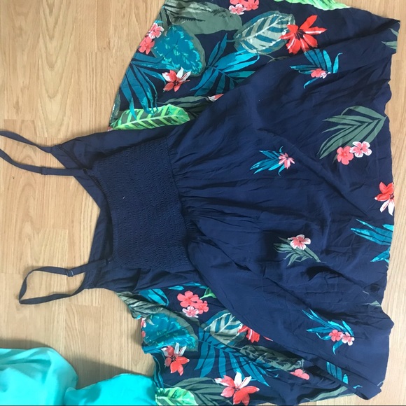 vacay dress 🌺 - Picture 4 of 5